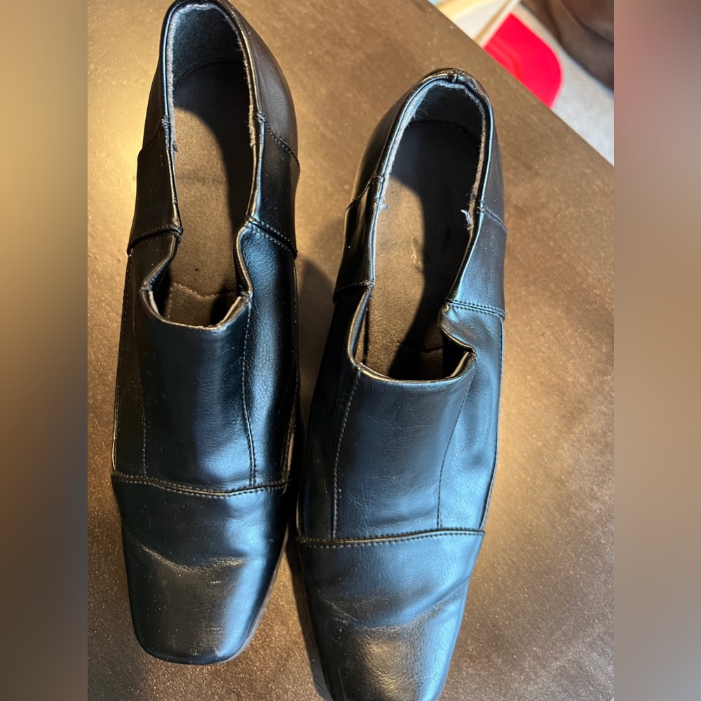Black leather Aerosoles shoe boots.